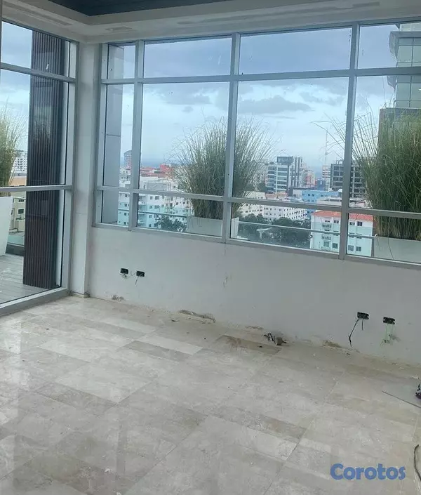 oficinas y locales comerciales - Oferta Especial por el mes de las Madres: Local de Oficinas en Alquiler Torre KM 8