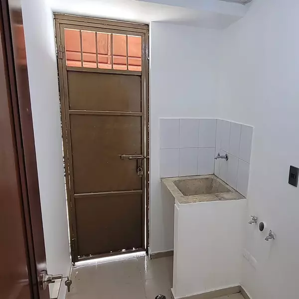 apartamentos - ALQUILO Piso 7 En Evaristo Morales Apartamento a Proximo a la 27 de febrero  4