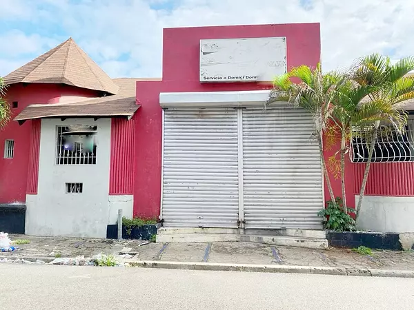 oficinas y locales comerciales - Local esquinero en Venta  4