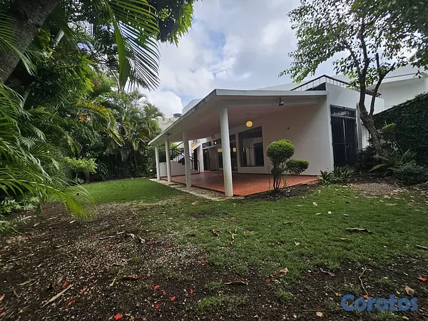 casas - Casa de 5 habitaciones 4 baños 4 parqueos en alqui 8