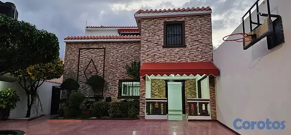 casas - Casa en Venta en San Isidro (en savica)– Amplia, Segura y Lista para Vivir 2