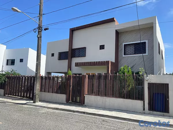 casas - Casa en Colinas del oeste, av. Prolongación 27 de  5