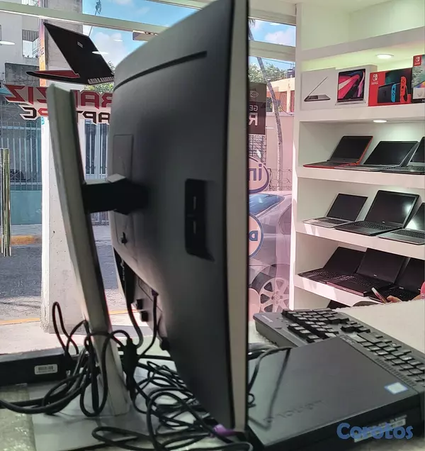 computadoras y laptops - Monitor Dell LED 24 Pulg Full 1080p HDMI se engancha ala Pared 2