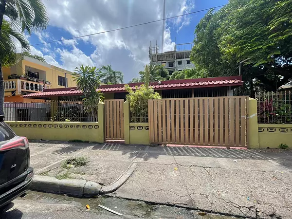casas - CASA EN VENTA ENSANCHE OZAMA  1742 1