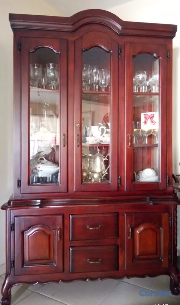 muebles y colchones - Se vende por viaje, Credenza, comedor, cuadro y vitrina en caoba!!!  3