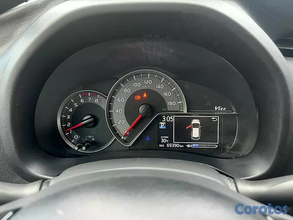 carros - Toyota Vitz 2019 10