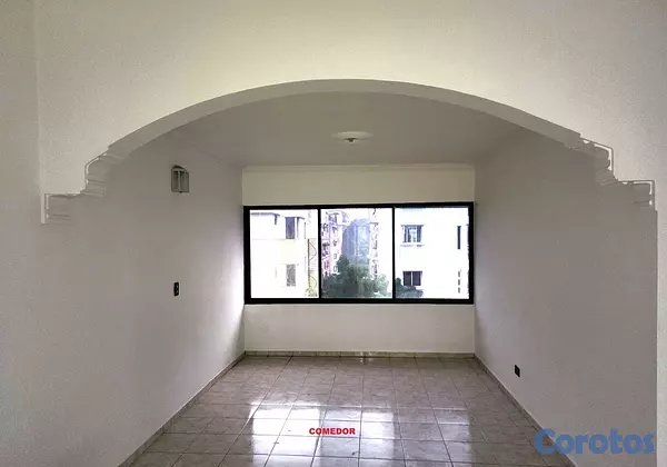 apartamentos -  Alquiler de amplio apartamento, ubicado en Los Cacicazgos.  2