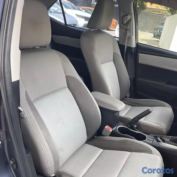 jeepetas y camionetas - TOYOTA RAV4 2017 XLE 2