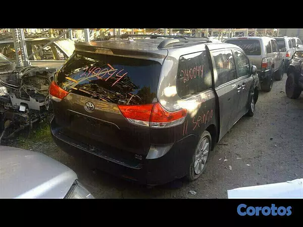 repuestos -  VENDO EL MOTOR PARA 2011 TOYOTA SIENNA XLE 3.L AWD  1
