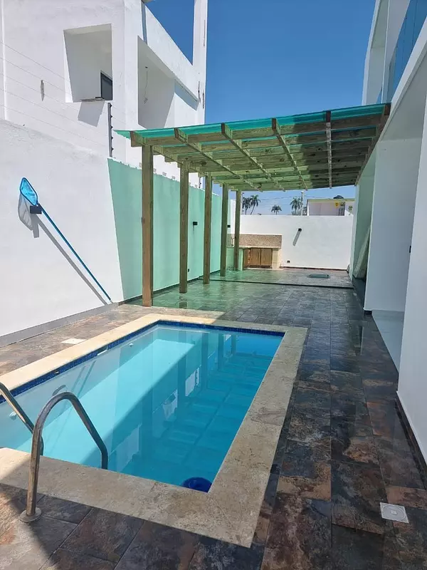 casas - Hermosa Residencia de 2 Niveles en La Vega  9
