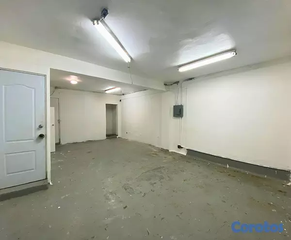 oficinas y locales comerciales - Edificio comercial de 3 niveles con almacén en alq 9