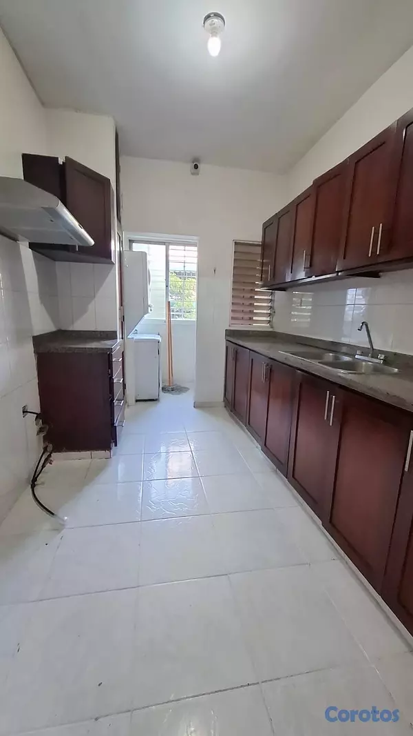 apartamentos - Vendo Apartamento en los Jardines del Sur, Avenida Independencia, Santo Domingo  2