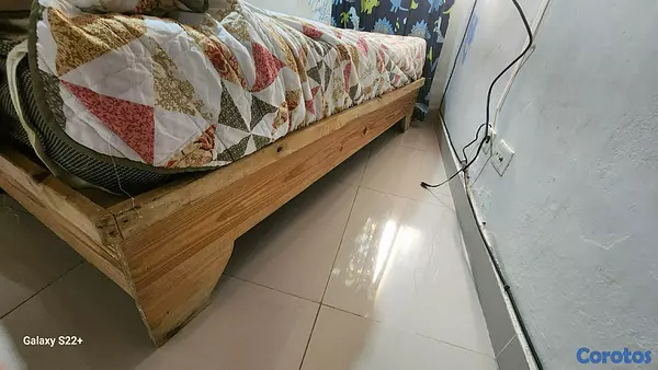 muebles y colchones - Vendo base y colchón twin 73x38, en buenas condiciones.  4