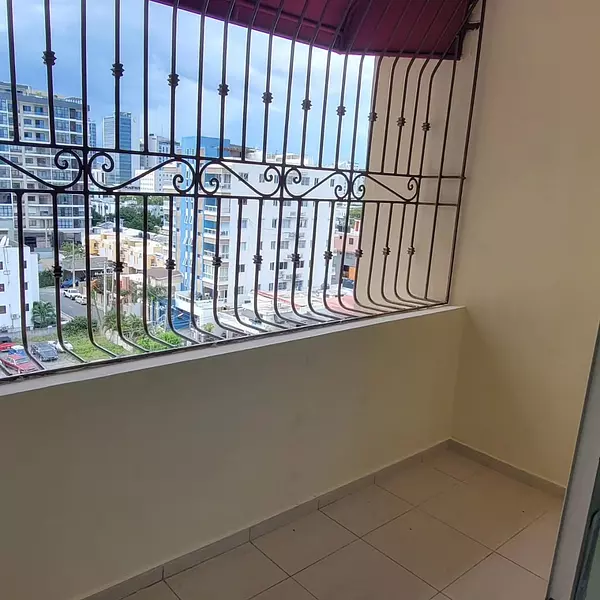 apartamentos - ALQUILO Piso 7 En Evaristo Morales Apartamento a Proximo a la 27 de febrero  5