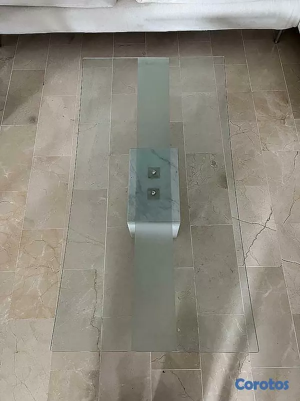 muebles y colchones - Mesa de centro con tope en  cristal templado y  base de marmol 3