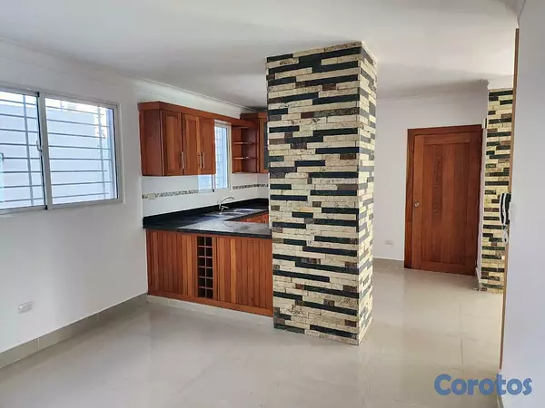 apartamentos - Apartamento en 1er nivel de 3 hab. Con balcón, 2 parqueos y área de servicio 4