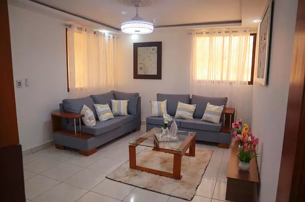 casas - Casa de Venta en Ave. Hispanoamericana  5