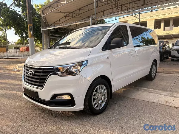 jeepetas y camionetas - 2021 Hyundai Grand Starex 12 Pasajeros 2