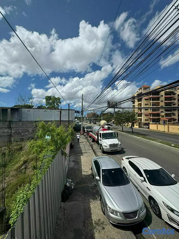 solares y terrenos - VENDO Solar de 785 Mts En La Av. Los Próceres 5