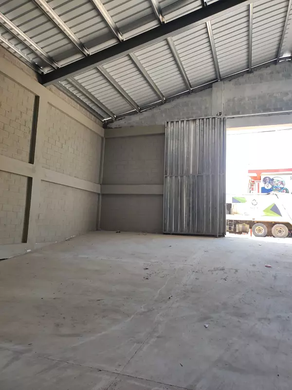 oficinas y locales comerciales - Alquilo Nave industrial en la AV. Hipica  3