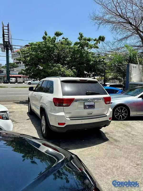 jeepetas y camionetas - Jeep Grand Cherokee Laredo 2012 6