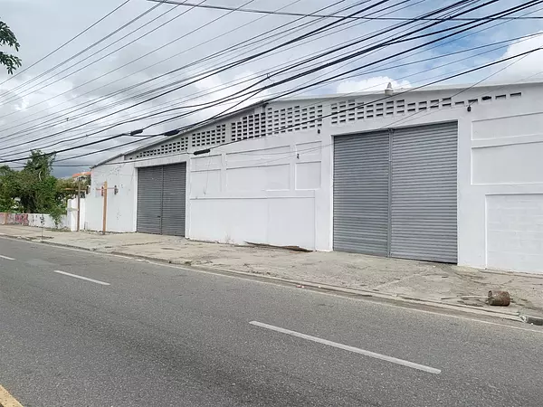 oficinas y locales comerciales - Nave en alquiler en Independencia 2