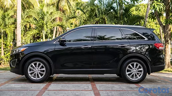 jeepetas y camionetas - Renta de kia sorento, tres filas de asientos 3