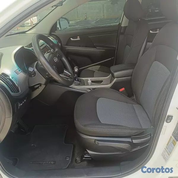 jeepetas y camionetas - Kia Sportage LX Año 2015
RD$700,000 8