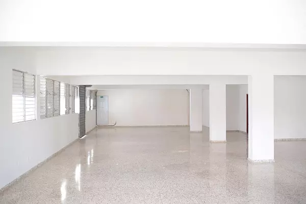 oficinas y locales comerciales - Local en Evaristo Morales 4