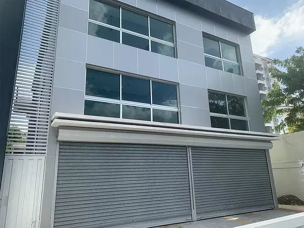 oficinas y locales comerciales - Local céntrico en primer nivel  3