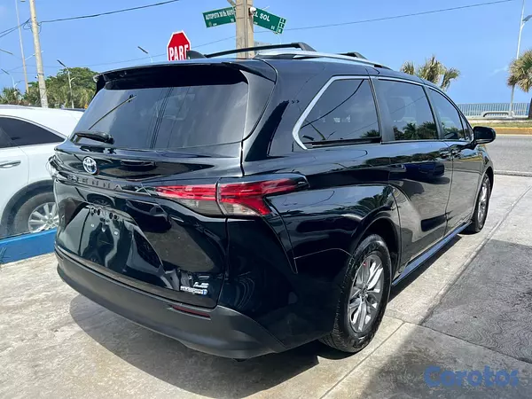 jeepetas y camionetas - Toyota Sienna LE 2022 7