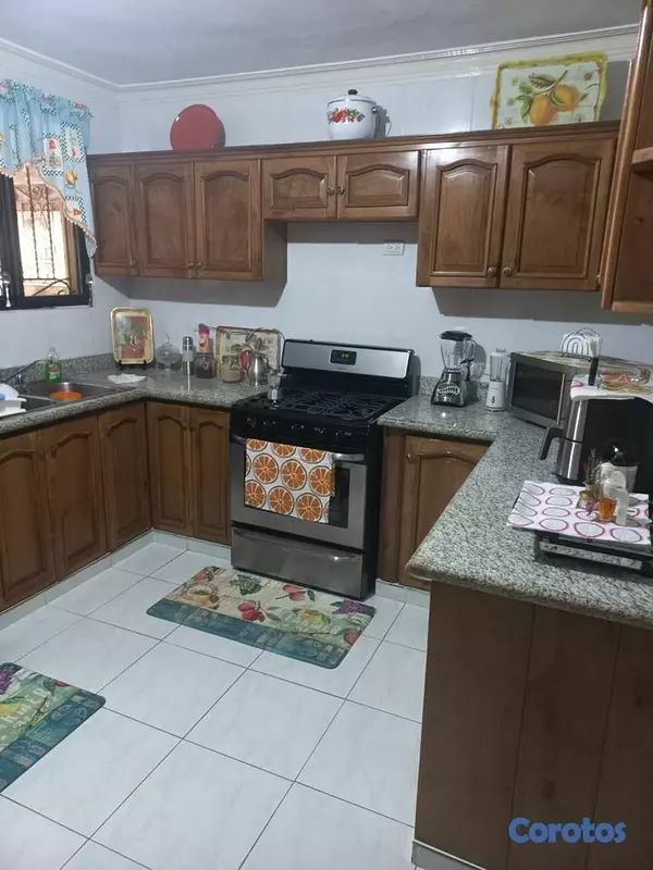 casas - Vendo casa en Residencial Eugenio Maria de Hostos  4