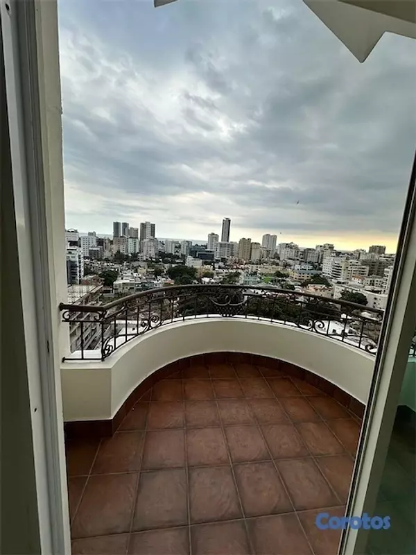 apartamentos - Venta de apartamento con 400mts en bella vista con vista al mar  9