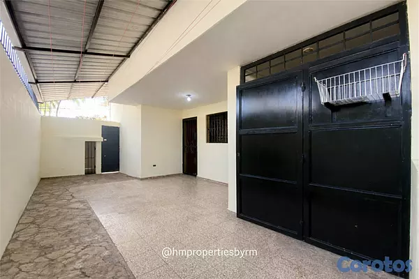 casas - Venta de Amplia Casa de 2 niveles en Miramar – Av. Independencia 17