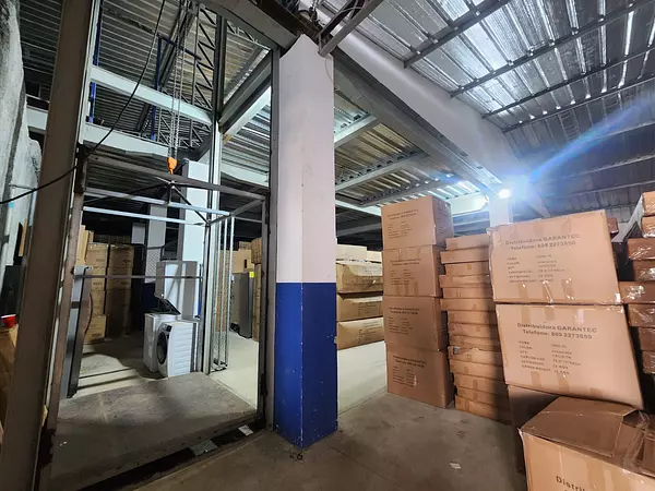 oficinas y locales comerciales - Alquilo Nave de 1,500 metros  en la cuaba  5