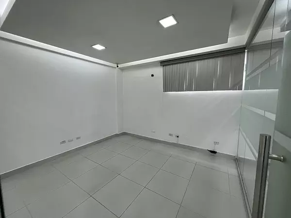 oficinas y locales comerciales - Oficina amueblada en alquiler en Arroyo hondo viejo cerca de la Av 27 de Febrero 4