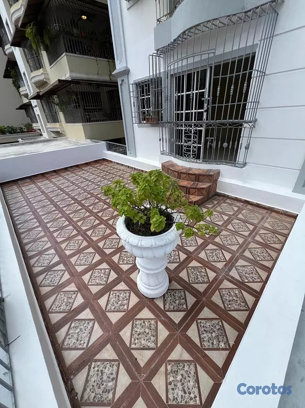 apartamentos - alquiló renacimiento segunda con terraza tres habitaciones 2.5 baños dos parqueo 2