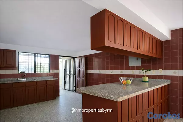 casas - Venta de Amplia Casa de 2 niveles en Miramar – Av. Independencia 5