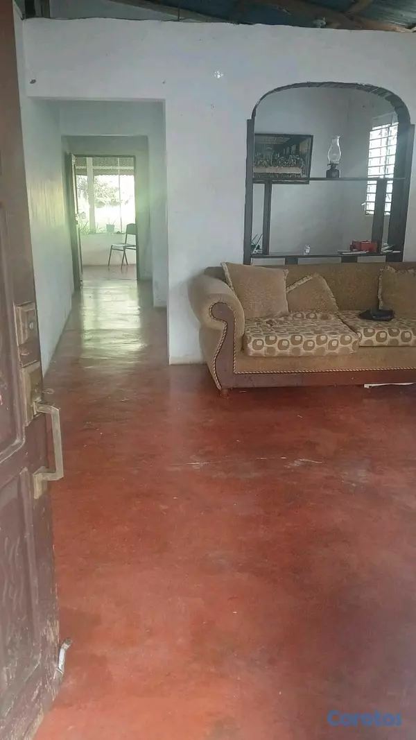 casas - se vende esta propiedad ubicada en monte plata  2