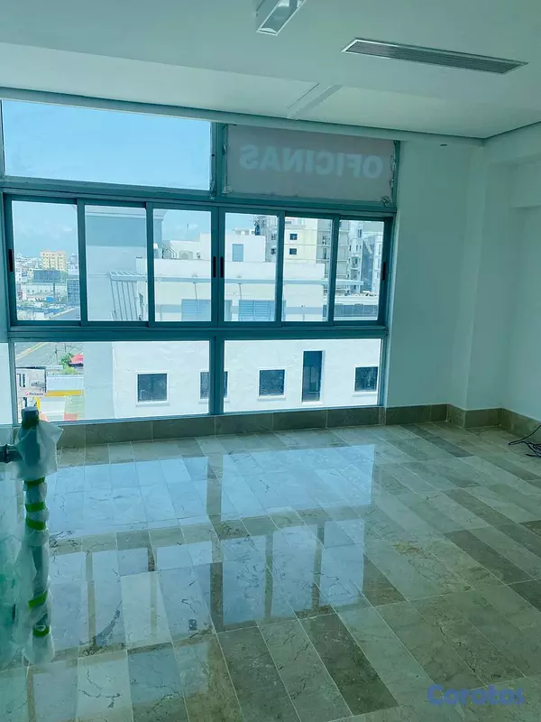 oficinas y locales comerciales - Oferta Especial por el mes de las Madres: Local de Oficinas en Alquiler Torre KM 6