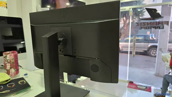 computadoras y laptops - Monitor hp de 24 Pulg ips sin Bordes hdmi 1080p trae Bocinas internas  2