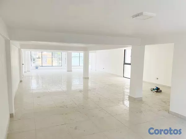 oficinas y locales comerciales - Alquiler local comercial amplio 3