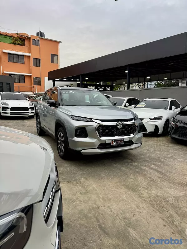 jeepetas y camionetas - Suzuki Grand Vitara GLX ALL GRIP 4x4 Hybrid 2025  3