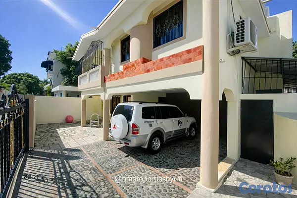 casas - Venta de Amplia Casa de 2 niveles en Miramar – Av. Independencia 2