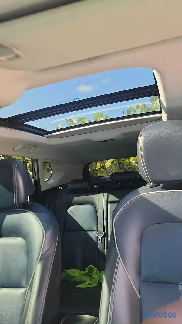 jeepetas y camionetas - Almost brand new Chevrolet tracker Premier 2023 fr 1