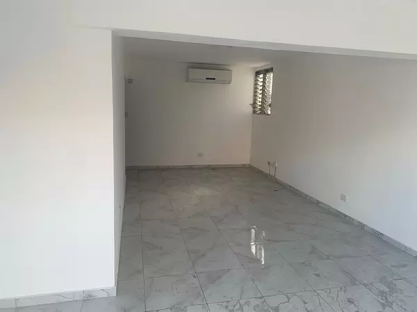 oficinas y locales comerciales - Local comercial amplio  5