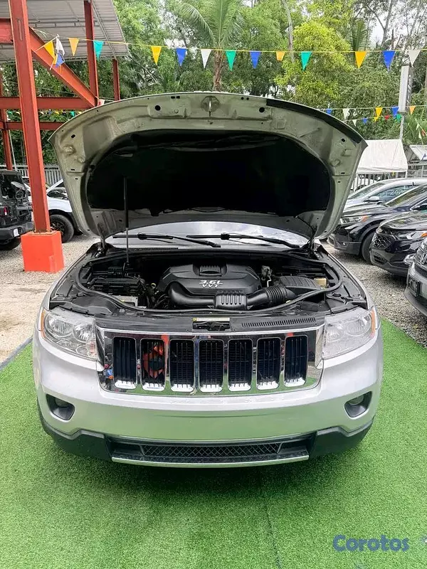 jeepetas y camionetas - Jeep Gran Cherokee Laredo 4