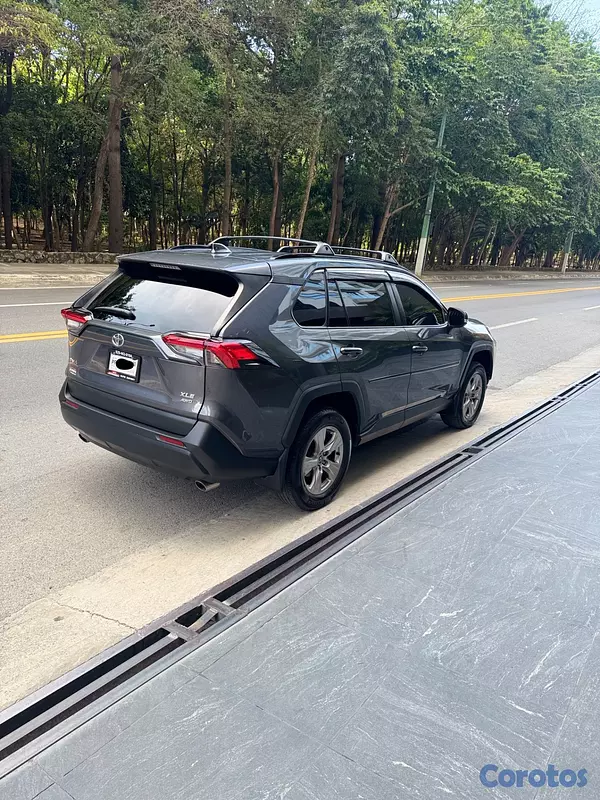 jeepetas y camionetas - Toyota RAV4 XLE 2023 6