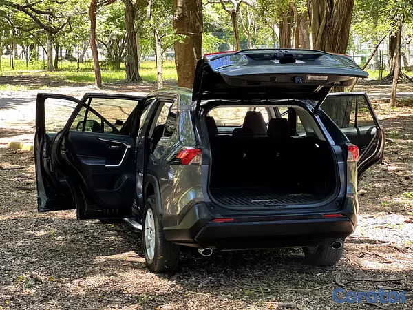 jeepetas y camionetas - Toyota RAV4 XLE 2022 8