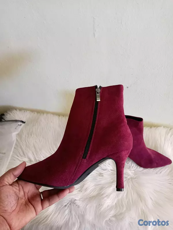 zapatos para mujer - Botas para damas. Color crema #37 las demás en la imagen esta el size  3